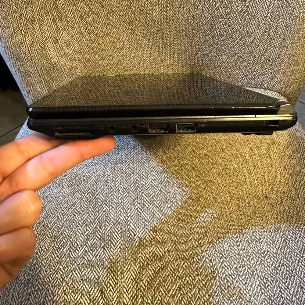 Gateway ZE6 10.1” Netbook Laptop LT2802u FOR PARTS NO CHARGER PLEASE READ